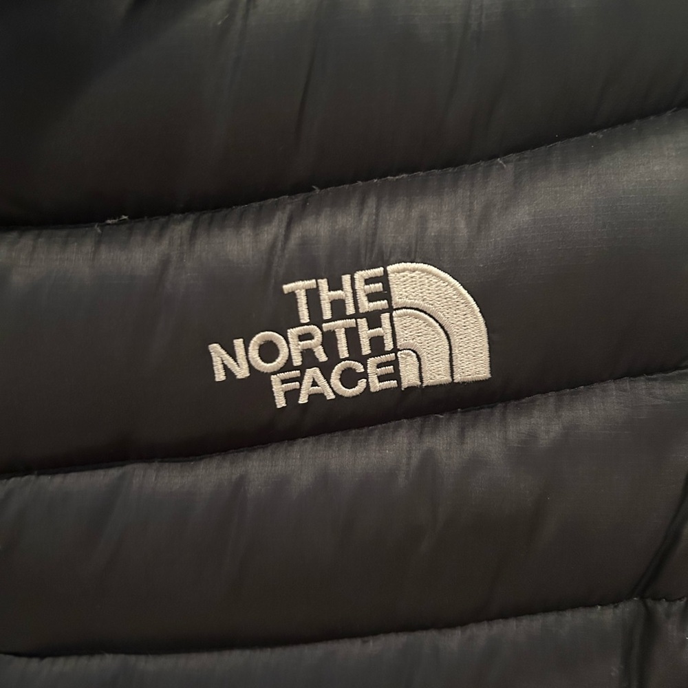 The North Face Women's Quilted Black Puffer Jacket - Picture 3 of 16